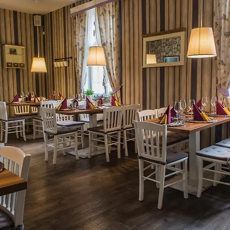 Zajazd Restaurace Stara Lipa *